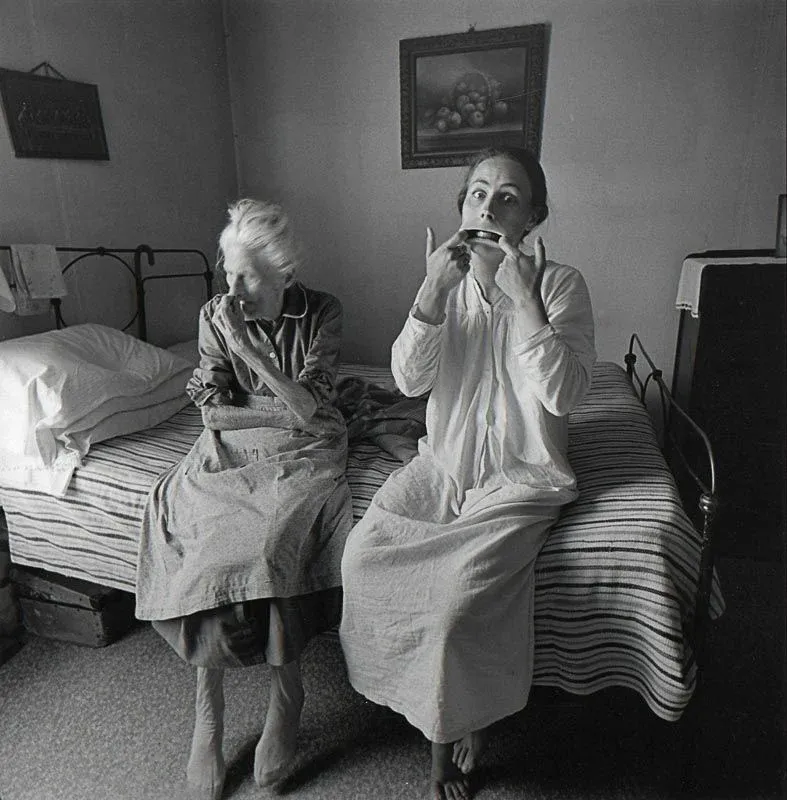 © Emmet Gowin. Edith et Rennie Booher, Danville (Virginie), 1970.