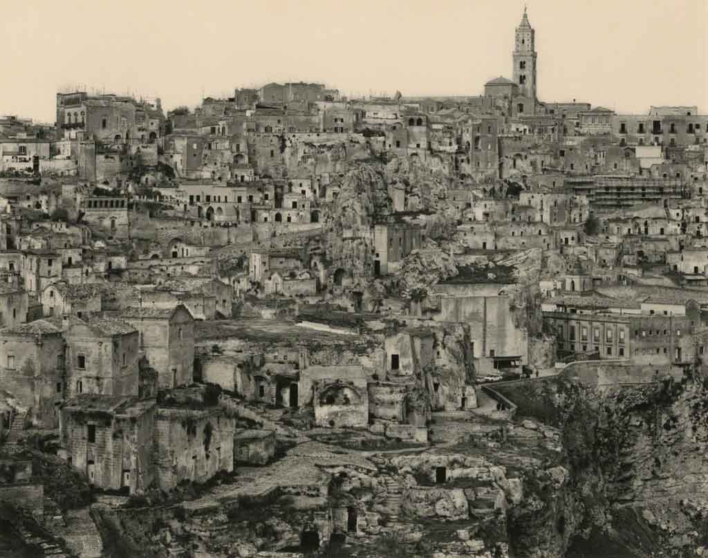 © Emmet Gowin. Matera (Italy), 1980