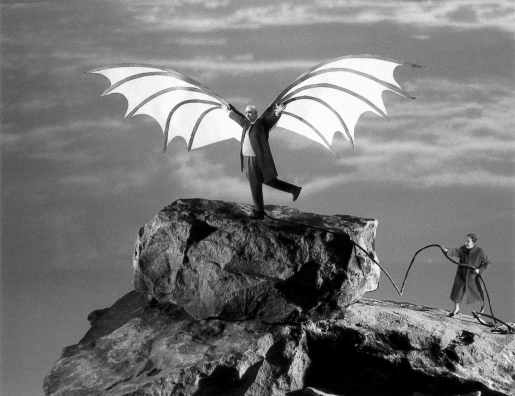 Gilbert Garcin. L’envol d’Icare (d’après Léonard de Vinci).