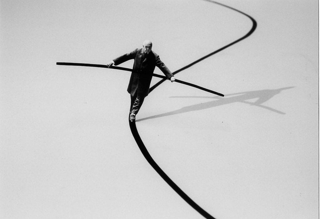 Gilbert Garcin. Le funambule.
