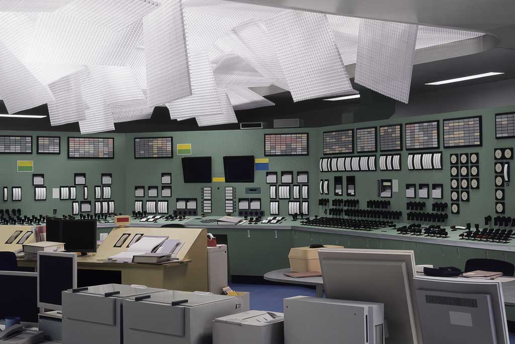 Thomas Demand, « Control Room », 2011. Reproduction en carton d’une photographie prise à Fukushima No. 1 d’une salle de contrôle.