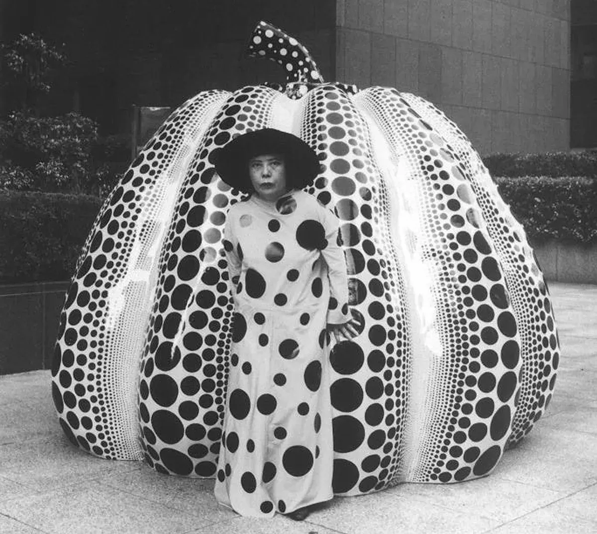 Yayoi Kusama : La conquérante aux pois révélée !