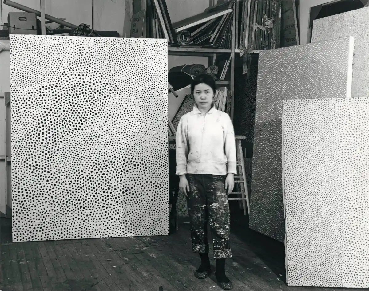 Yayoi Kusama : La conquérante aux pois révélée !