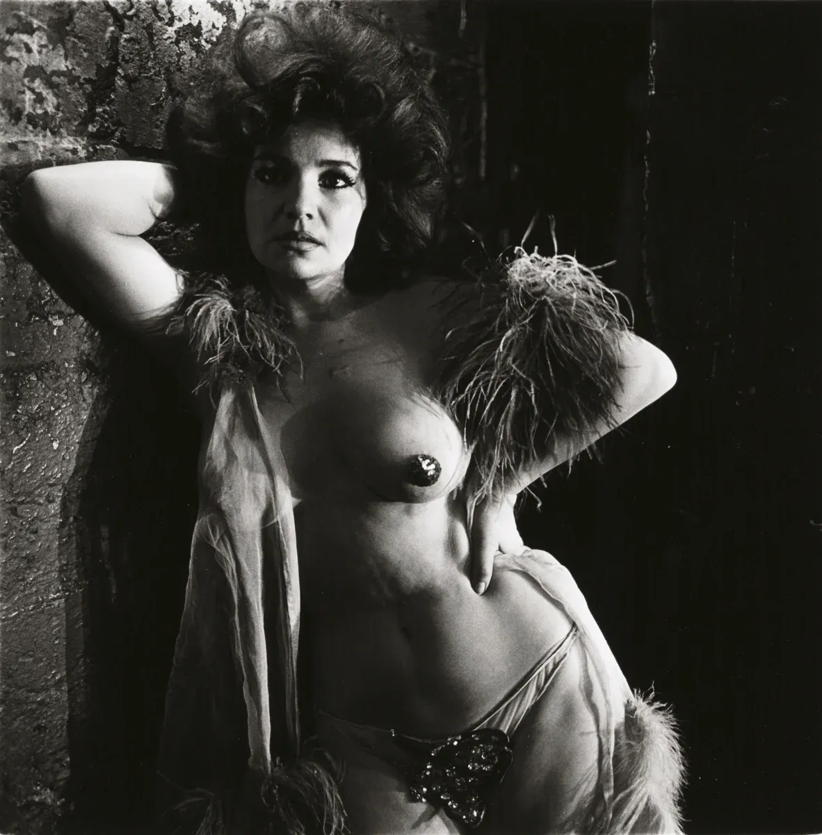 Diane Arbus. Backstage. Baltimore. 1964.