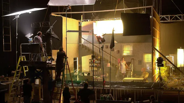 Gregory Crewdson, photographe de l’inquiétante étrangeté