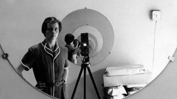 Vivian Maier entre ombres et miroirs