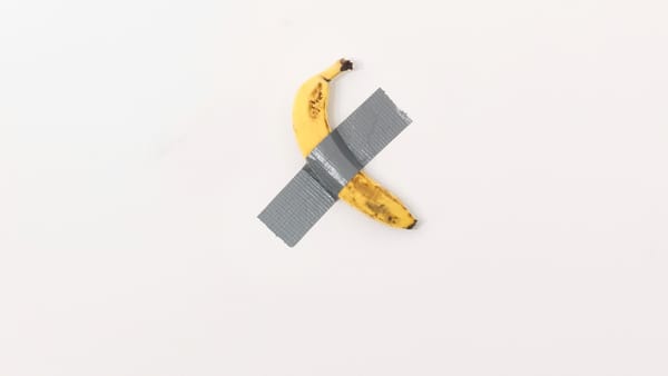 Maurizio Catellan et la banane comédienne
